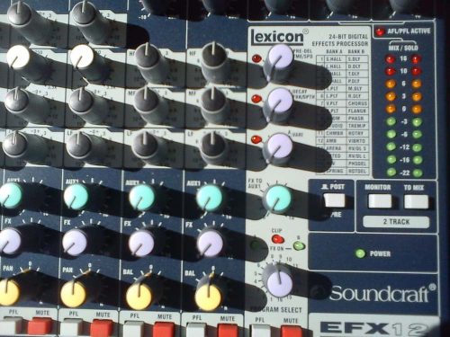 Soundcraft EFX12 12-channel Compact Mixer with Effects - Image 3