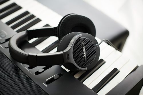 Roland RH-A7 Open-back Headphones - Black - Image 2