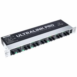Behringer MX882 V2 Rackmount Mixer - Splitter