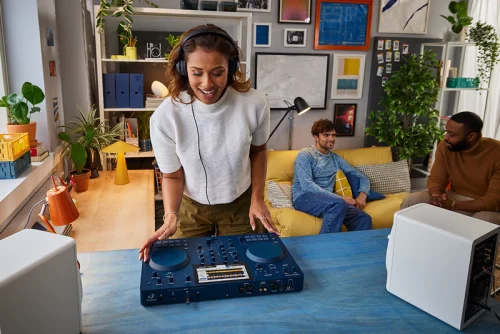 AlphaTheta- Pioneer Omnis Duo 2-deck Portable DJ System - Image 5