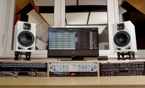 ADAM Audio A7V 7-inch Powered Studio Monitor - White - Image 2