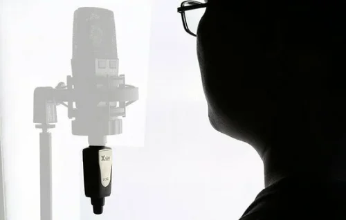Xvive U3C XLR Plug-on Wireless System for Condenser Mic - Image 6